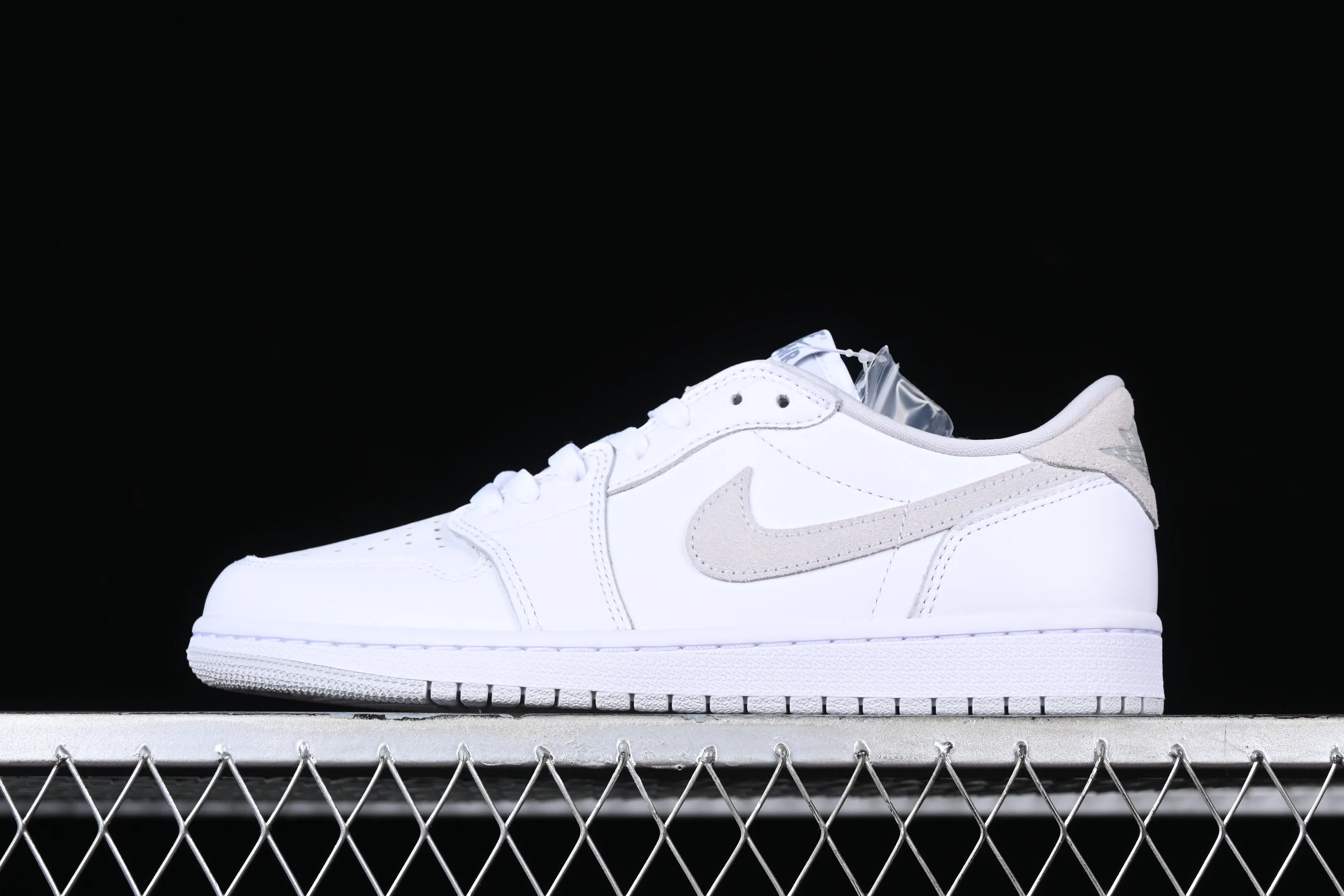 All categories Air Jordan Jordan series basketball shoes Air Jordan 1 Low LJR version Air Jordan 1 Low OG "Shattered Backboard" AJ1 Joe 1 customized version white buckle low-top basketball shoes CZ0790-100